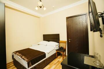 Двухместный номер эконом-класса с 1 кроватью, балконом и видом на город в Отеле Kobuleti Pearl Of Sea Hotel & Spa